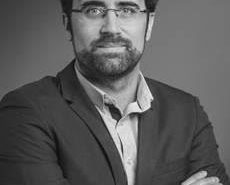 Qui est le coach de l’équipe des Seniors Masculins?